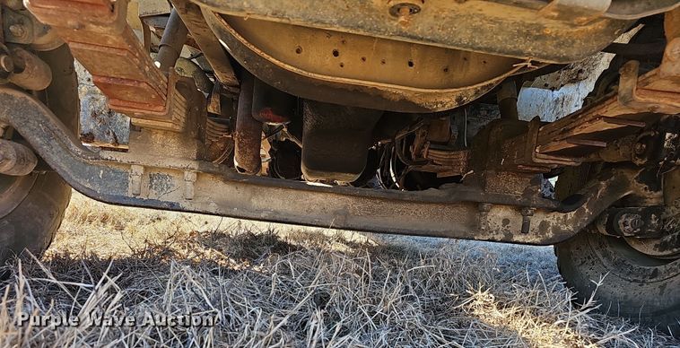 image for item NP9240 1996 International 4700 4X2  applicator truck