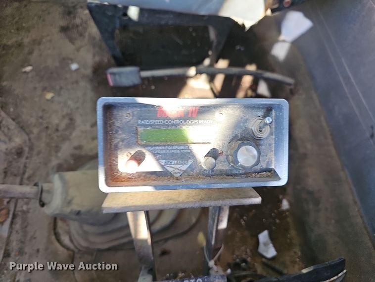 image for item NP9240 1996 International 4700 4X2  applicator truck