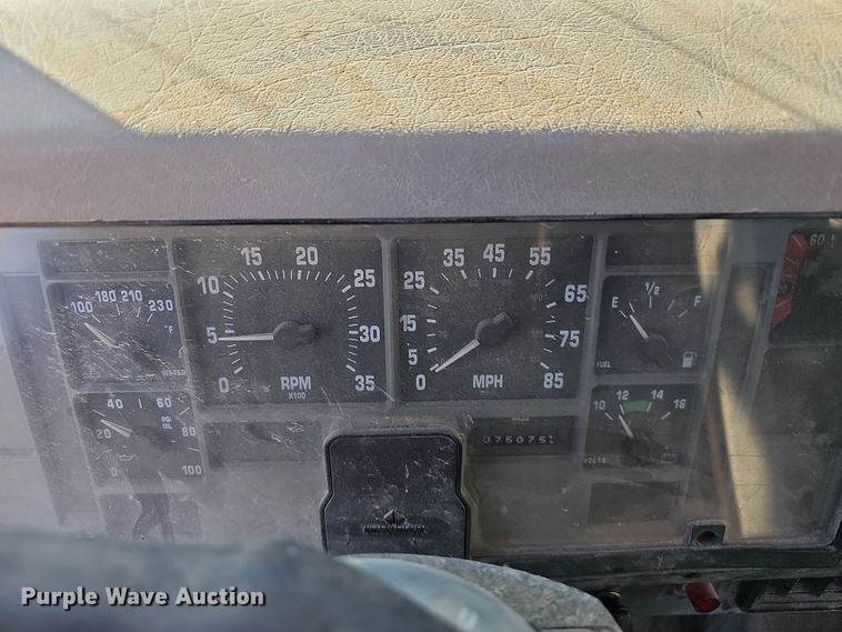 image for item NP9240 1996 International 4700 4X2  applicator truck