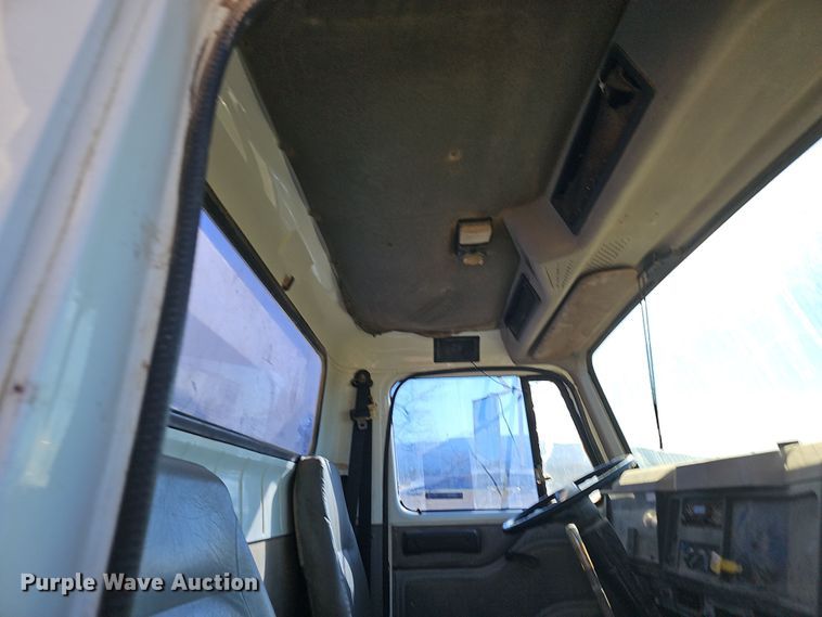 image for item NP9240 1996 International 4700 4X2  applicator truck