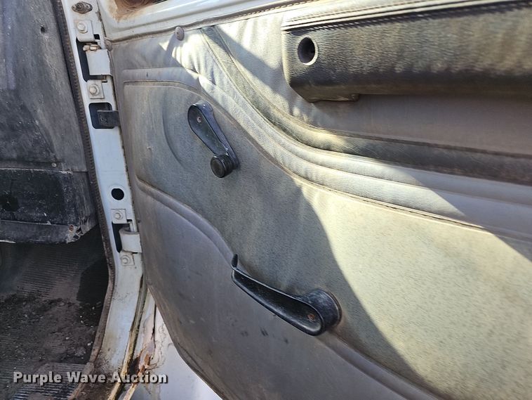 image for item NP9240 1996 International 4700 4X2  applicator truck