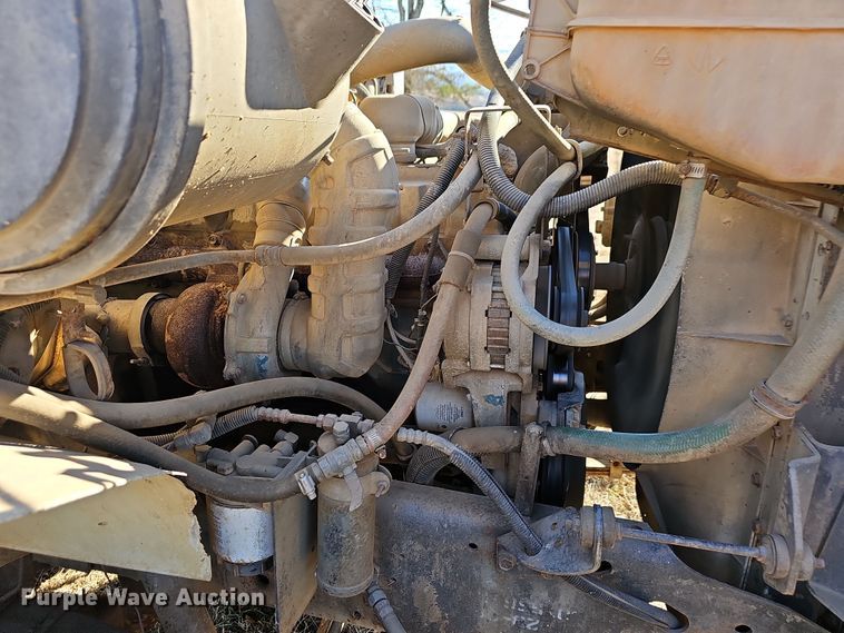 image for item NP9240 1996 International 4700 4X2  applicator truck