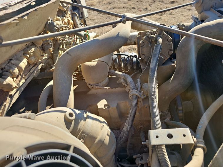 image for item NP9240 1996 International 4700 4X2  applicator truck