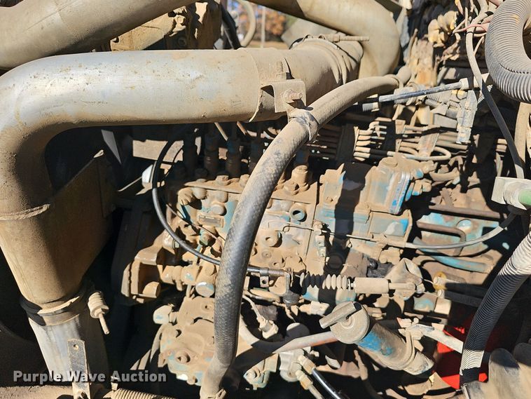 image for item NP9240 1996 International 4700 4X2  applicator truck