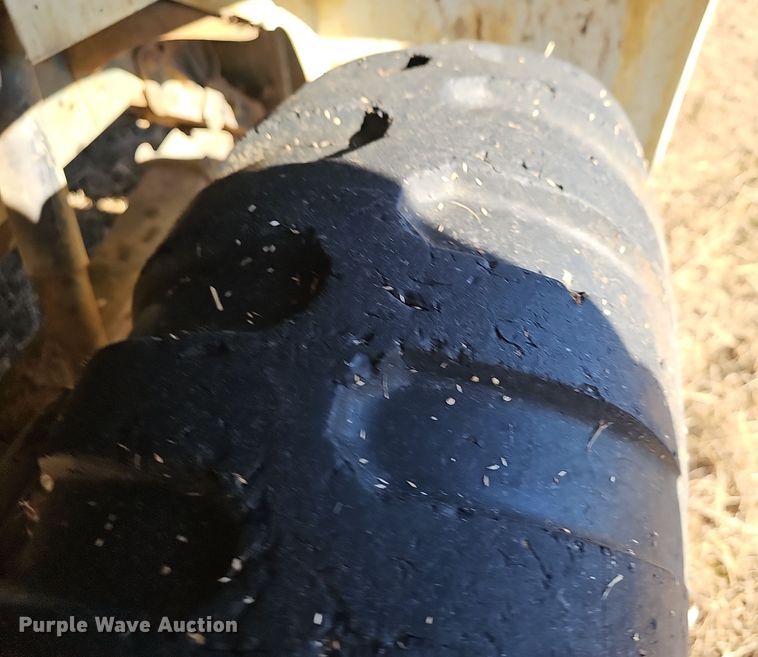 image for item NP9240 1996 International 4700 4X2  applicator truck