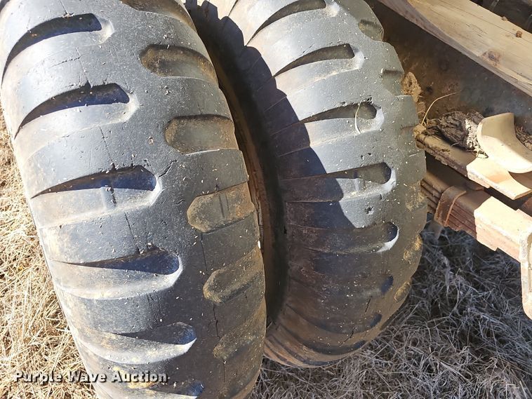 image for item NP9240 1996 International 4700 4X2  applicator truck