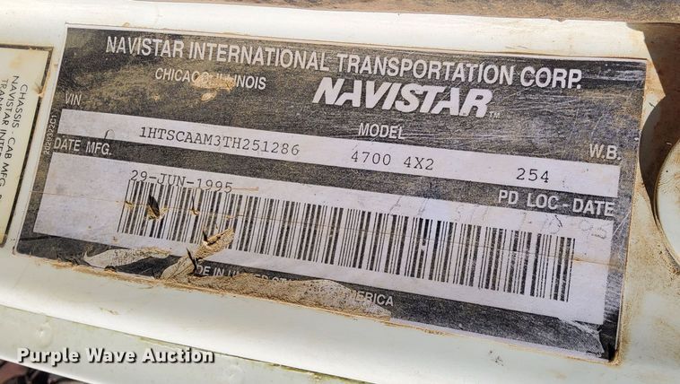 image for item NP9240 1996 International 4700 4X2  applicator truck