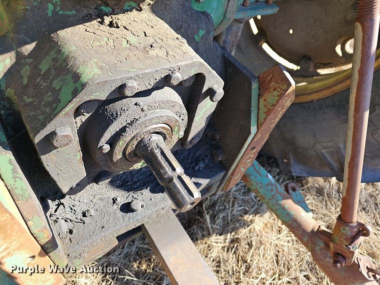 image for item NP9241 John Deere 2940  tractor