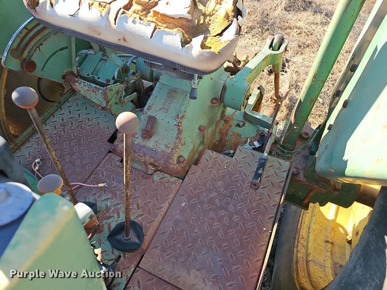 image for item NP9241 John Deere 2940  tractor