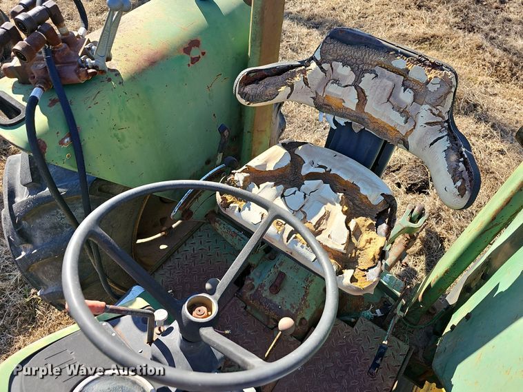 image for item NP9241 John Deere 2940  tractor