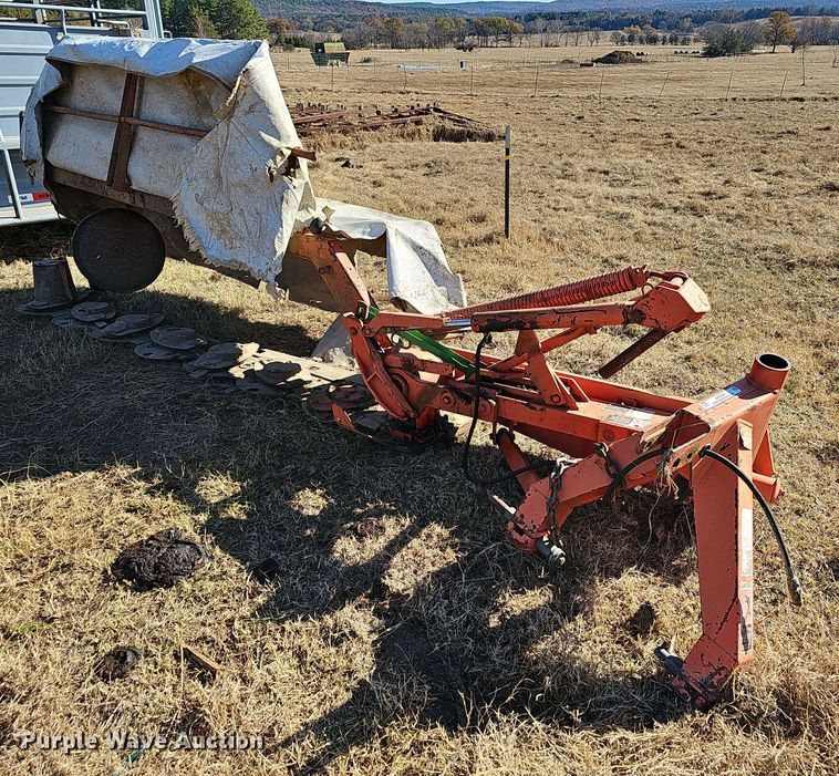 image for item NP9244 Kuhn GMD700GII HD  disc mower