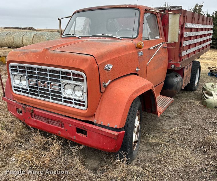 image for item NS9019 1966 GMC 5500  grain truck