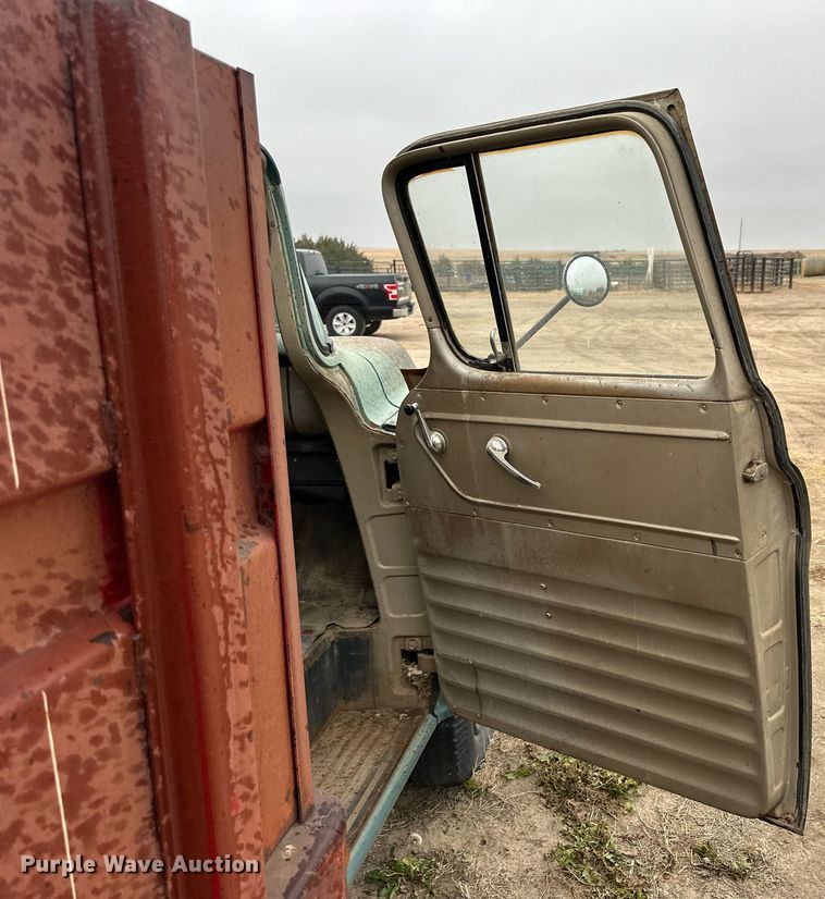 image for item NS9020 1959 Chevrolet Viking 40  grain truck