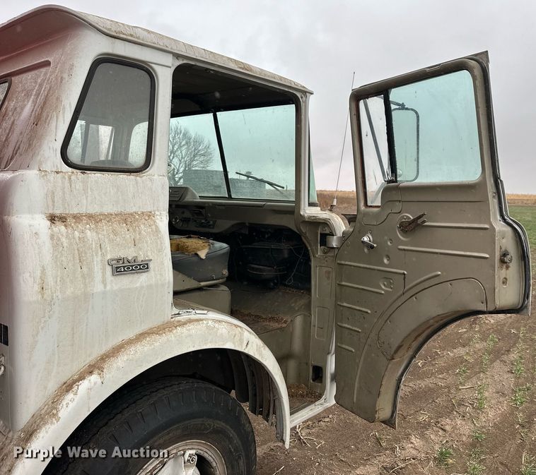 image for item NS9022 1966 GMC 4000  grain truck