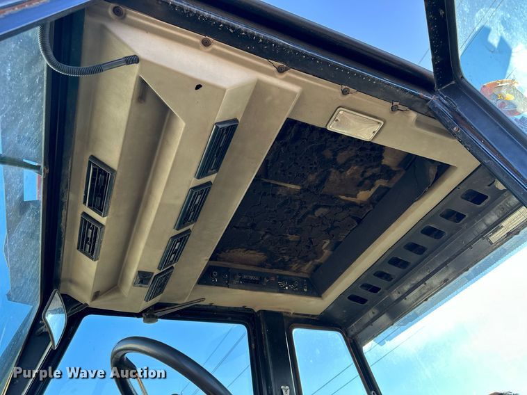 image for item NS9058 1986 Case International 2394  tractor