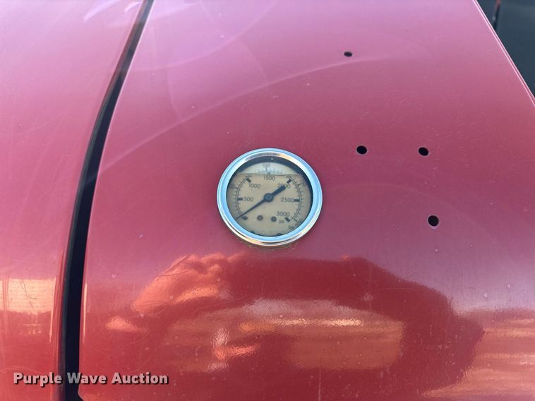 image for item NS9059 2012 New Holland BR7090  round baler