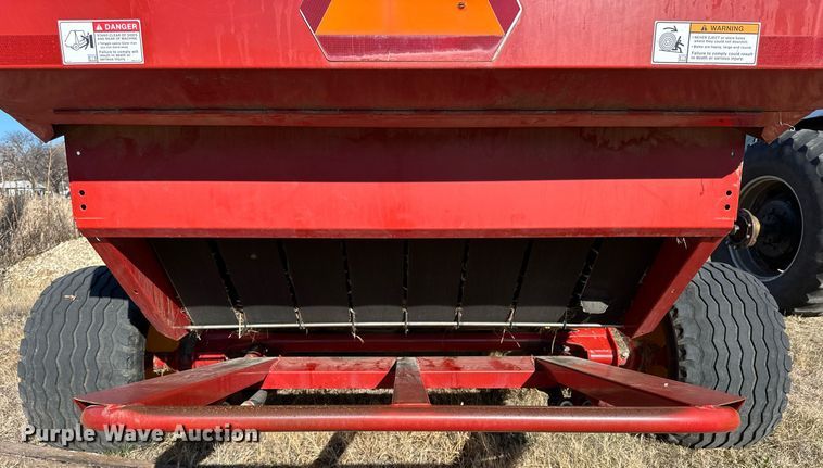 image for item NS9059 2012 New Holland BR7090  round baler