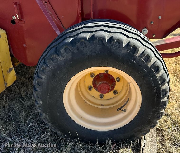 image for item NS9059 2012 New Holland BR7090  round baler