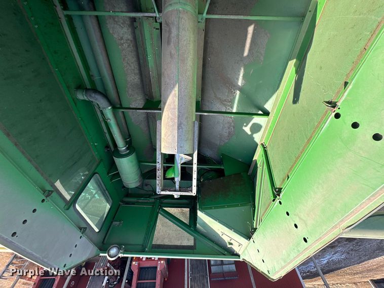 image for item NS9065 1983 John Deere 8820  combine