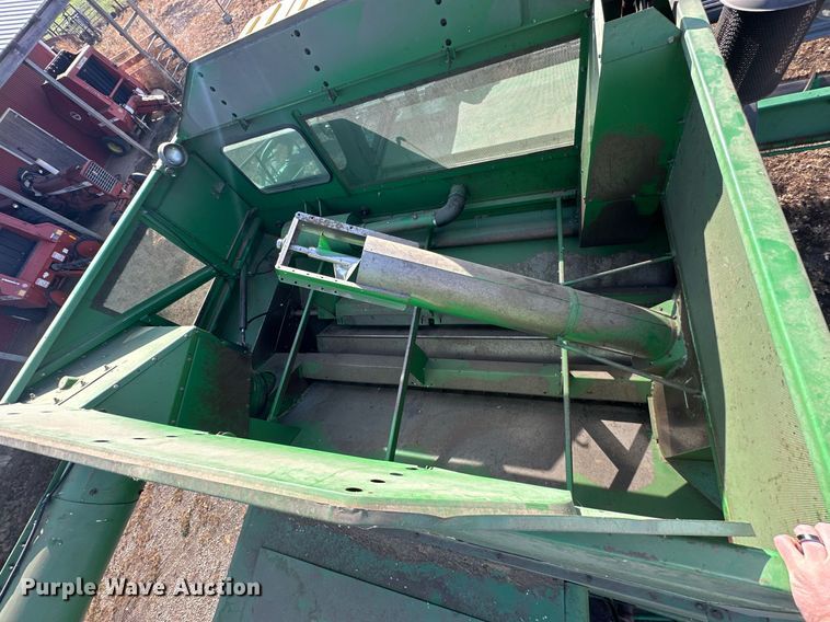 image for item NS9065 1983 John Deere 8820  combine