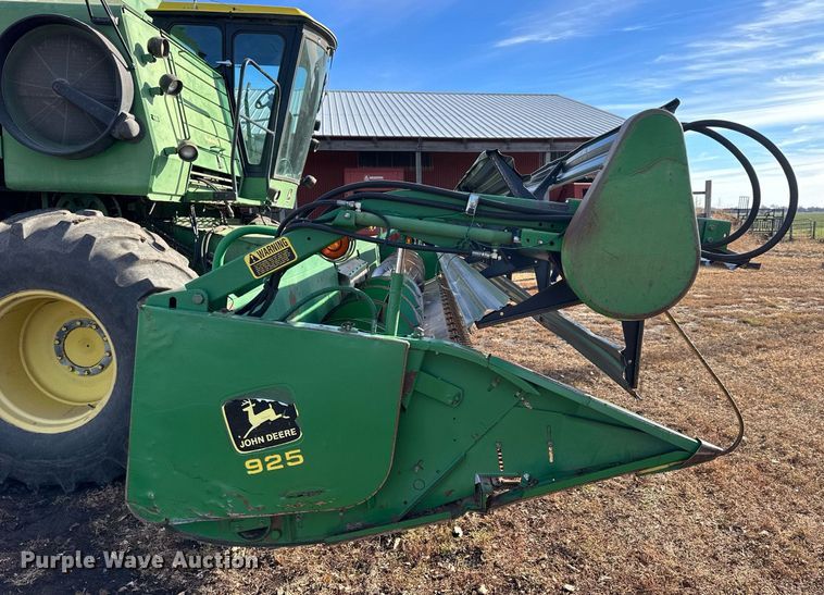 image for item NS9065 1983 John Deere 8820  combine