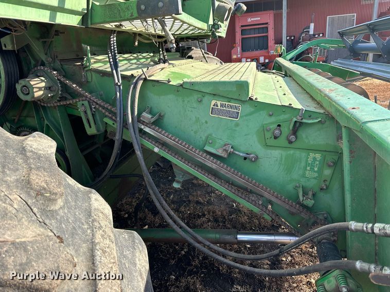 image for item NS9065 1983 John Deere 8820  combine