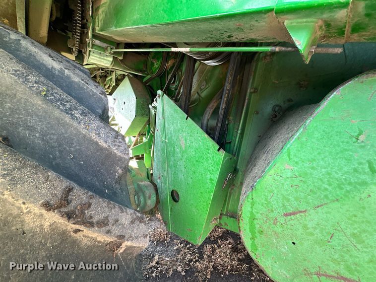 image for item NS9065 1983 John Deere 8820  combine