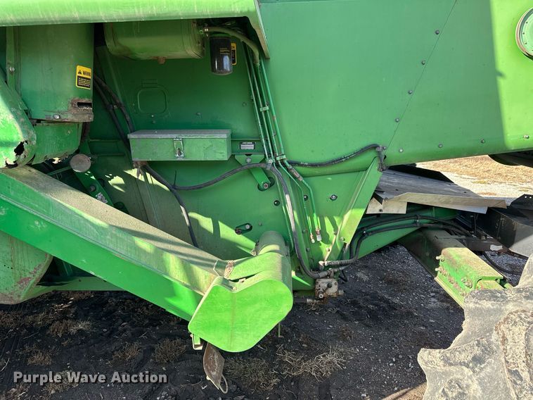 image for item NS9065 1983 John Deere 8820  combine