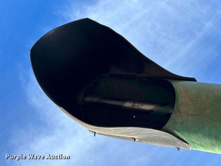 image for item NS9065 1983 John Deere 8820  combine