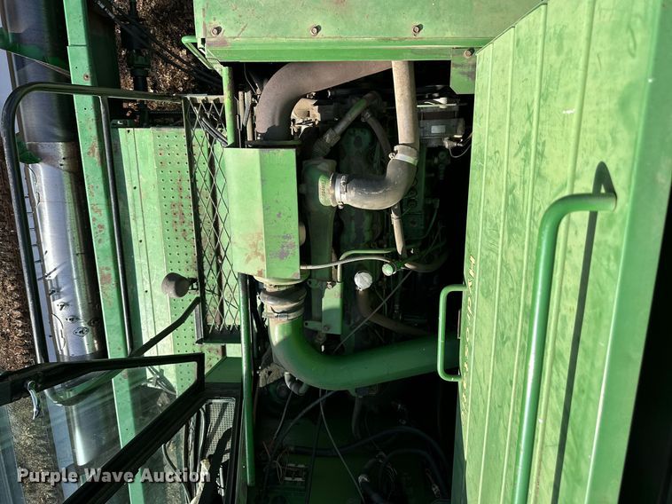 image for item NS9065 1983 John Deere 8820  combine