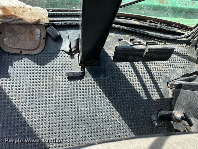 image for item NS9065 1983 John Deere 8820  combine