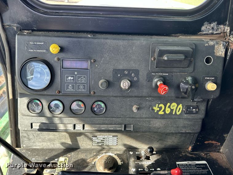 image for item NS9065 1983 John Deere 8820  combine