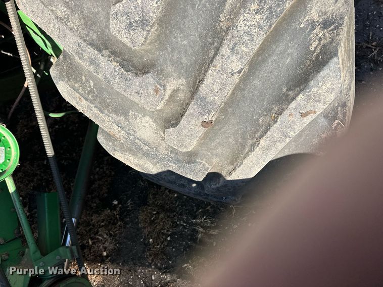 image for item NS9065 1983 John Deere 8820  combine