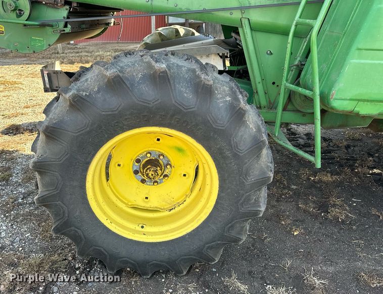 image for item NS9065 1983 John Deere 8820  combine