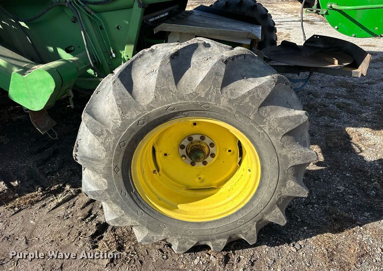 image for item NS9065 1983 John Deere 8820  combine