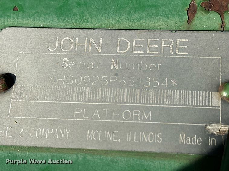 image for item NS9065 1983 John Deere 8820  combine