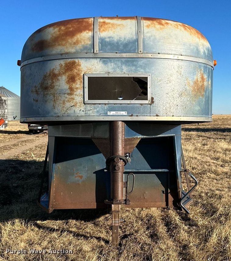 image for item NS9112 1980 Circle D HRS  livestock trailer
