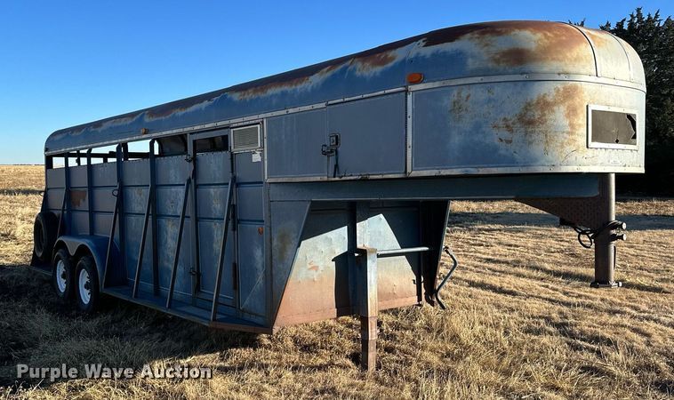 image for item NS9112 1980 Circle D HRS  livestock trailer