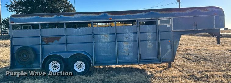 image for item NS9112 1980 Circle D HRS  livestock trailer