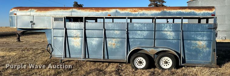 image for item NS9112 1980 Circle D HRS  livestock trailer