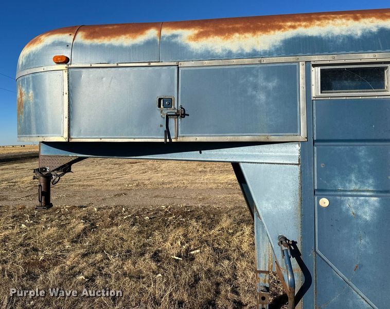 image for item NS9112 1980 Circle D HRS  livestock trailer