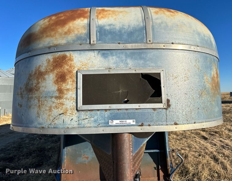 image for item NS9112 1980 Circle D HRS  livestock trailer