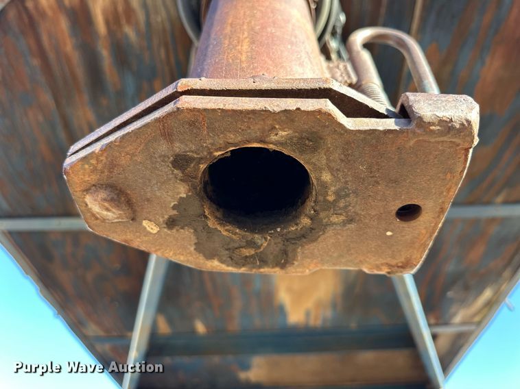 image for item NS9112 1980 Circle D HRS  livestock trailer