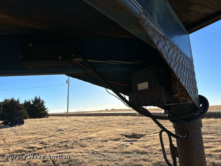 image for item NS9112 1980 Circle D HRS  livestock trailer