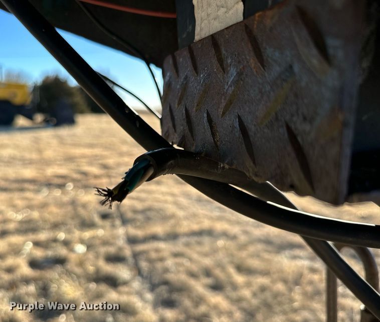 image for item NS9112 1980 Circle D HRS  livestock trailer