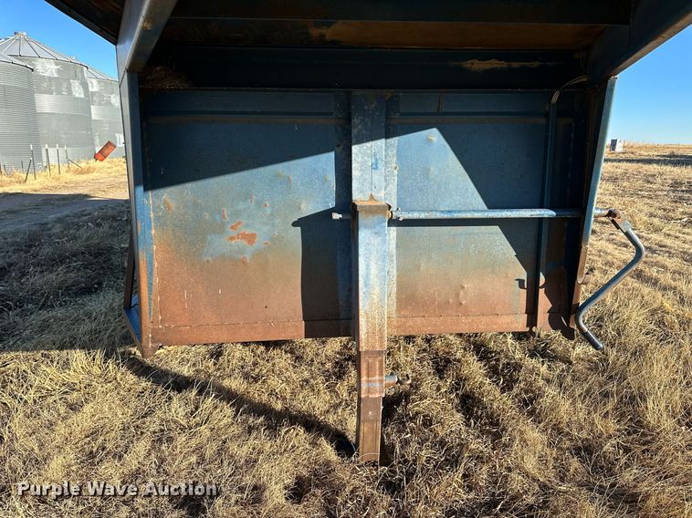image for item NS9112 1980 Circle D HRS  livestock trailer