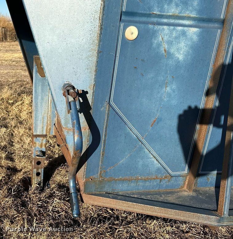 image for item NS9112 1980 Circle D HRS  livestock trailer