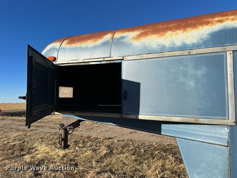 image for item NS9112 1980 Circle D HRS  livestock trailer