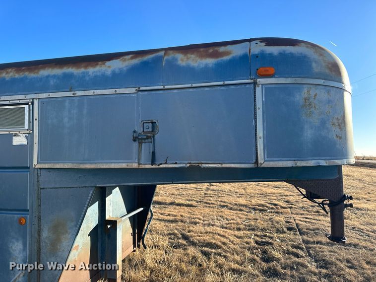 image for item NS9112 1980 Circle D HRS  livestock trailer
