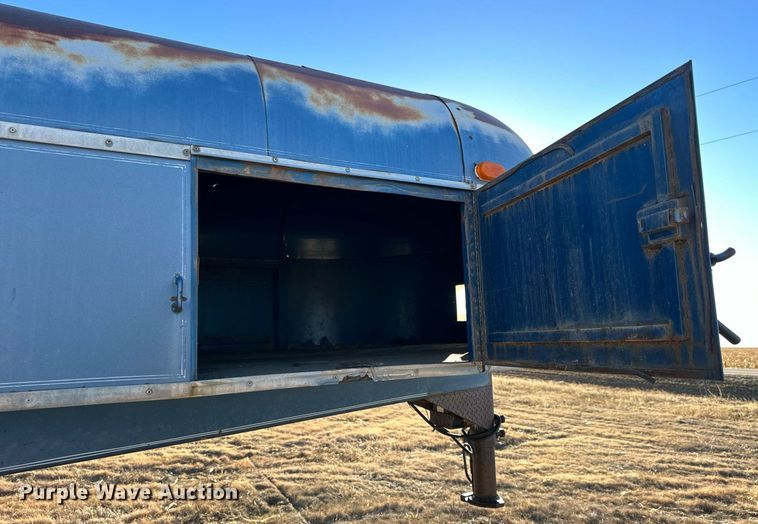 image for item NS9112 1980 Circle D HRS  livestock trailer